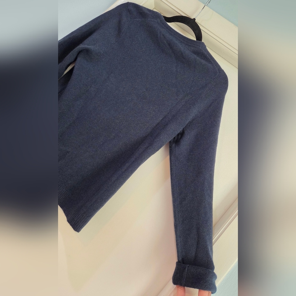 Women's L.L.Bean Navy Cashmere Crew Sweater, Size S - Picture 14 of 14